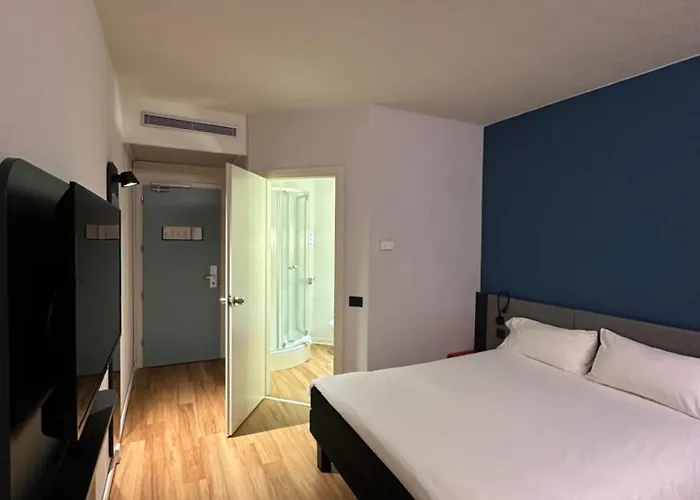 Otel Ibis Fiera 3*