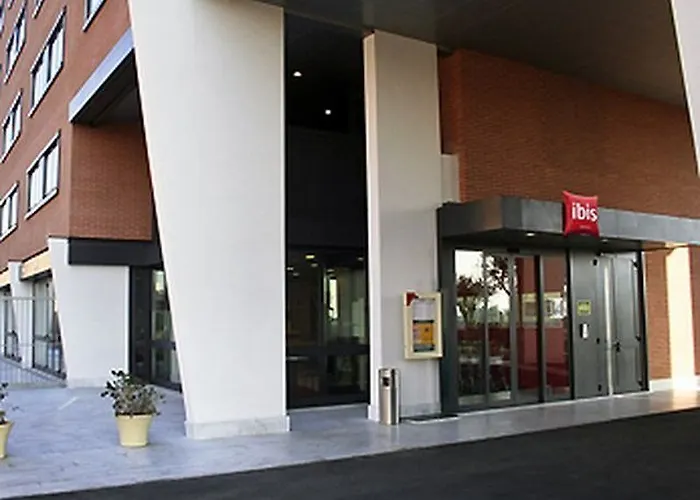 Otel Ibis Fiera 3*